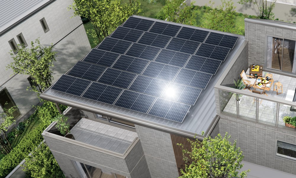 屋根に設置された太陽光発電パネルの写真