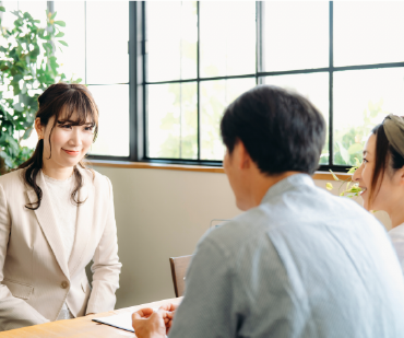 話し合いをしているイメージ写真