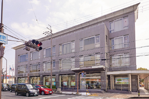 湖東信用金庫本店営業部の外観写真