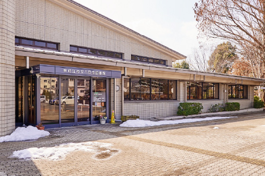 東近江市立八日市図書館の外観写真